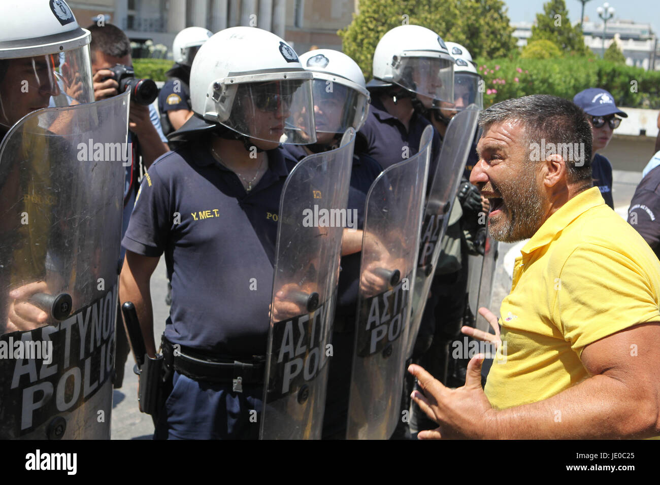 Athens, Greece. 22nd June, 2017. Tension between Municipal waste