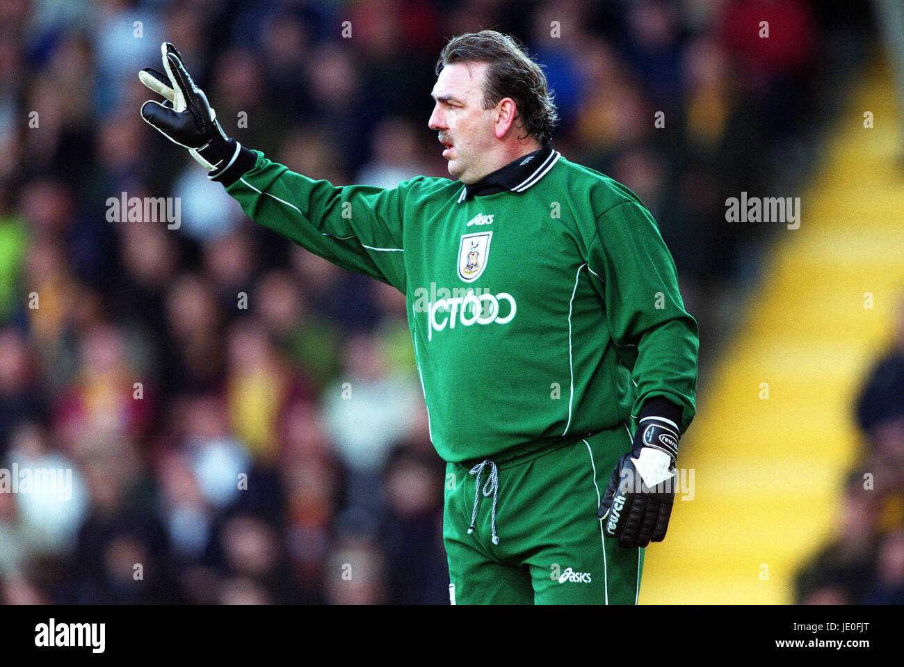 neville-southall-bradford-city-fc-11-march-2000-JE0FJT.jpg