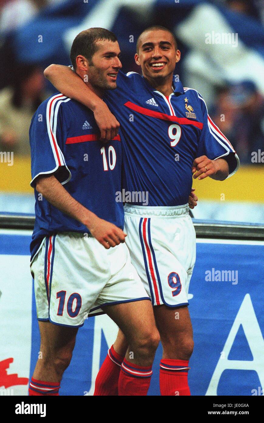 [Imagen: zidane-zidane-trezeguet-france-26-april-2000-JE0GXA.jpg]