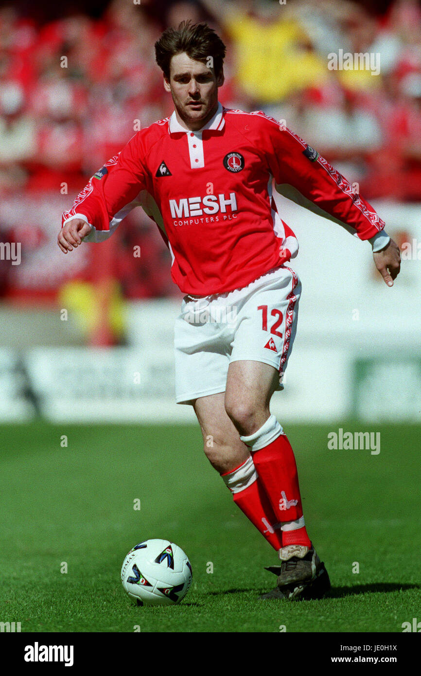 STEVE BROWN CHARLTON ATHLETIC FC 20 April 2000 Stock Photo - Alamy