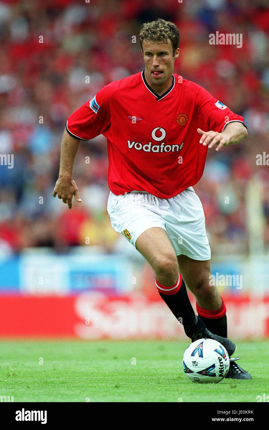 RONNY JOHNSEN MANCHESTER UNITED FC 14 August 2000 Stock Photo - Alamy