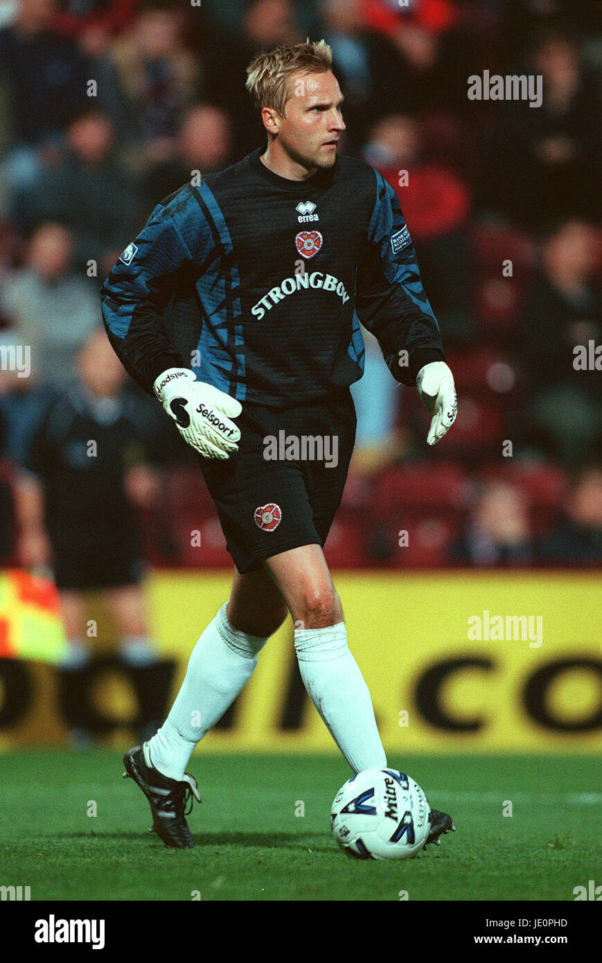[Image: antti-niemi-heart-of-midlothian-fc-edinb...JE0PHD.jpg]
