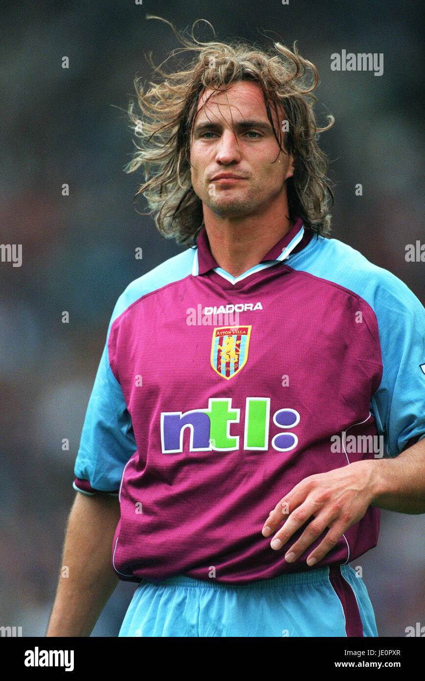 DAVID GINOLA ASTON VILLA FC VILLA PARK BIRMINGHAM ENGLAND 30