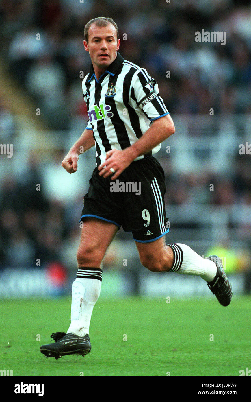 ALAN SHEARER NEWCASTLE UNITED FC 21 October 2000 Stock Photo - Alamy