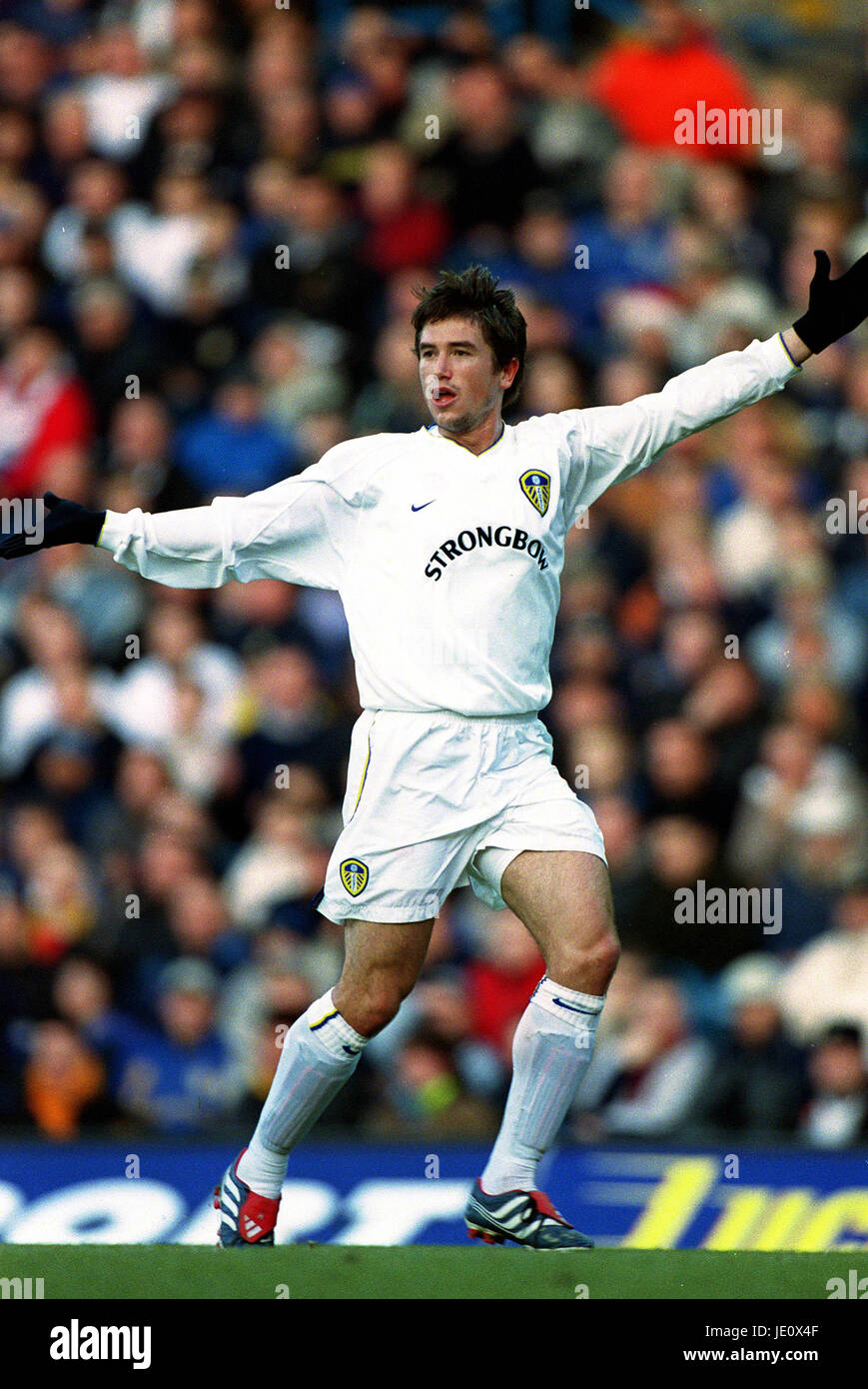 HARRY KEWELL LEEDS UNITED FC ELLAND ROAD LEEDS 16 December 2001 Stock
