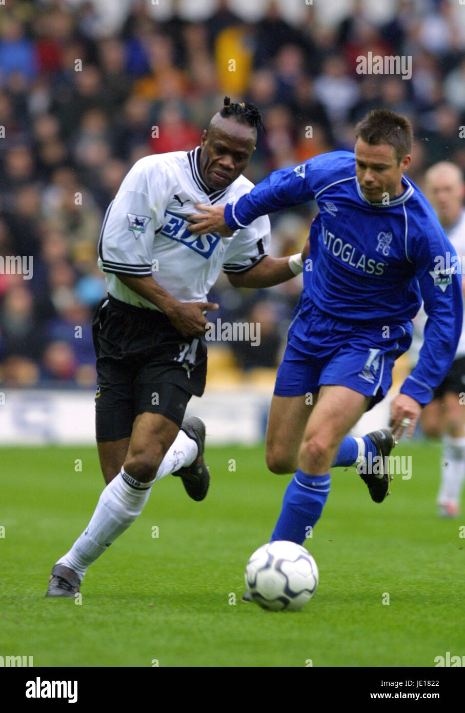 TARIBO WEST & DENNIS WISE DERBY COUNTY V CHELSEA 07 April 2001 Stock Photo