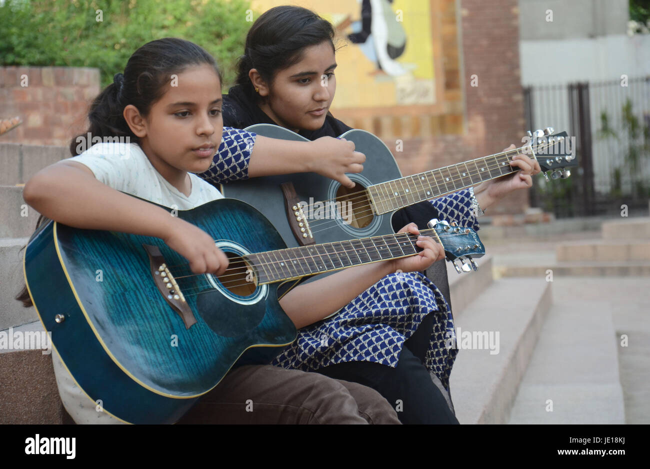 Lahore, Pakistan. 21st June, 2017. Pakistani guitar ambassador and
