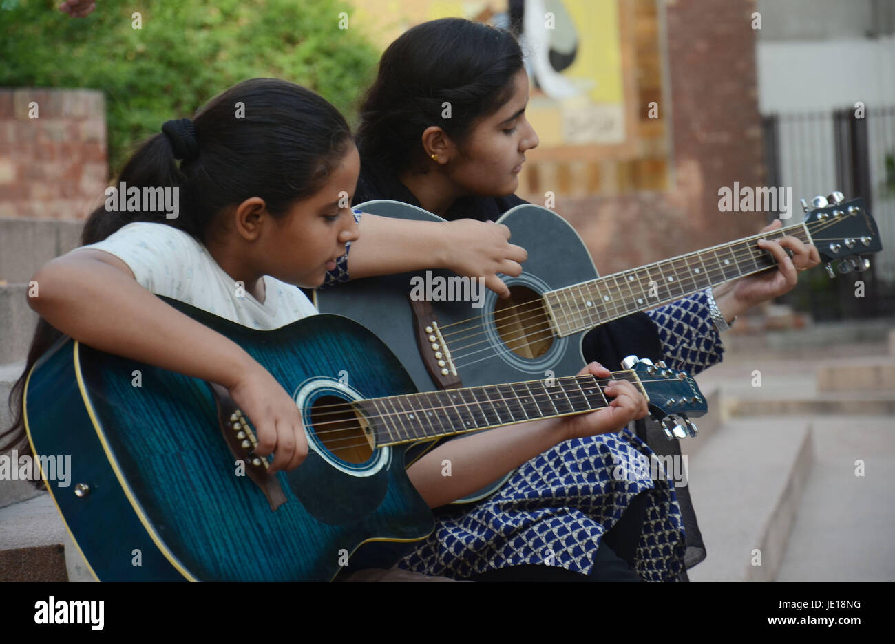 Lahore, Pakistan. 21st June, 2017. Pakistani guitar ambassador and