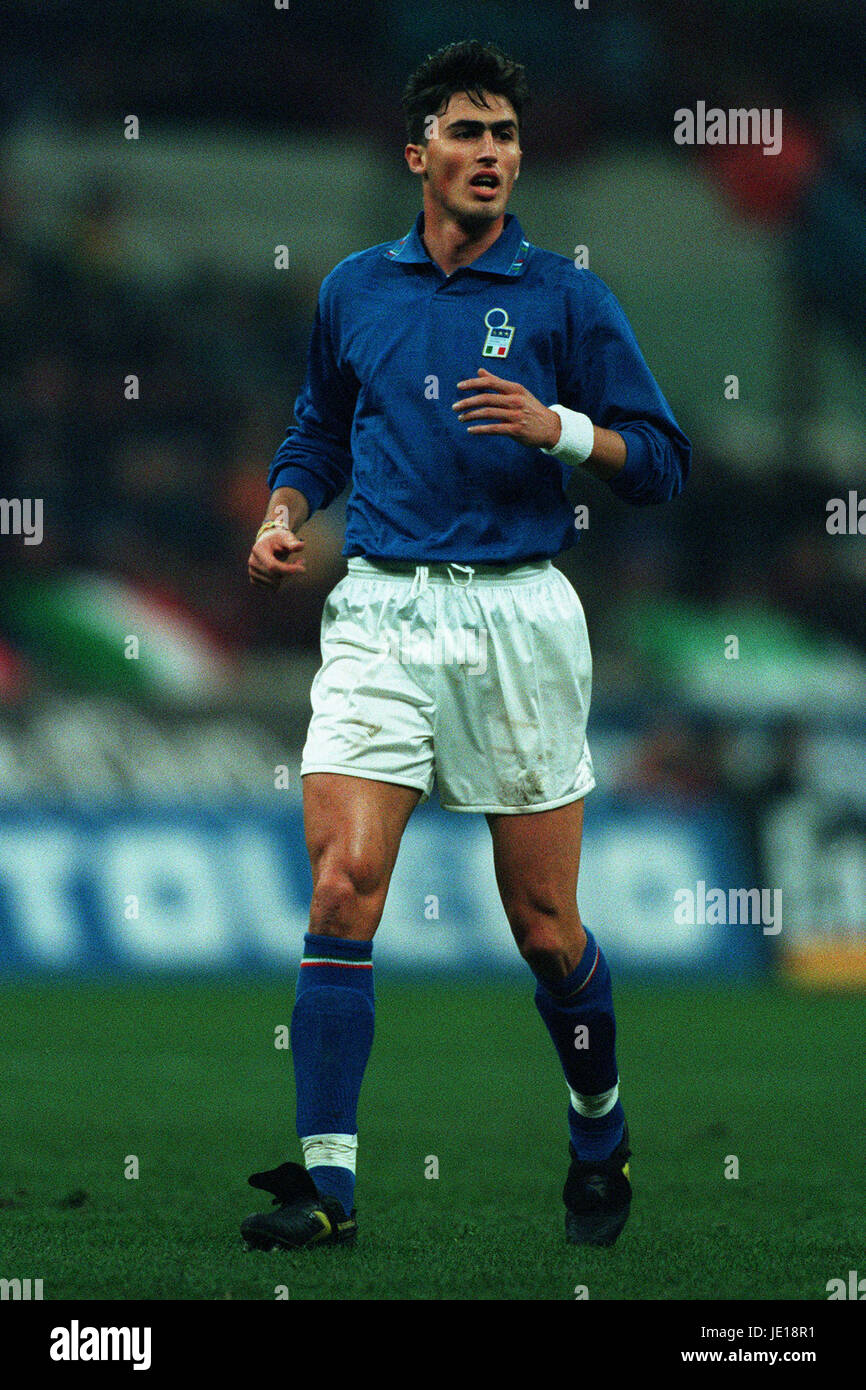 DINO BAGGIO ITALY & JUVENTUS FC NEW LINE CINEMA 01 March 2001 Stock Photo