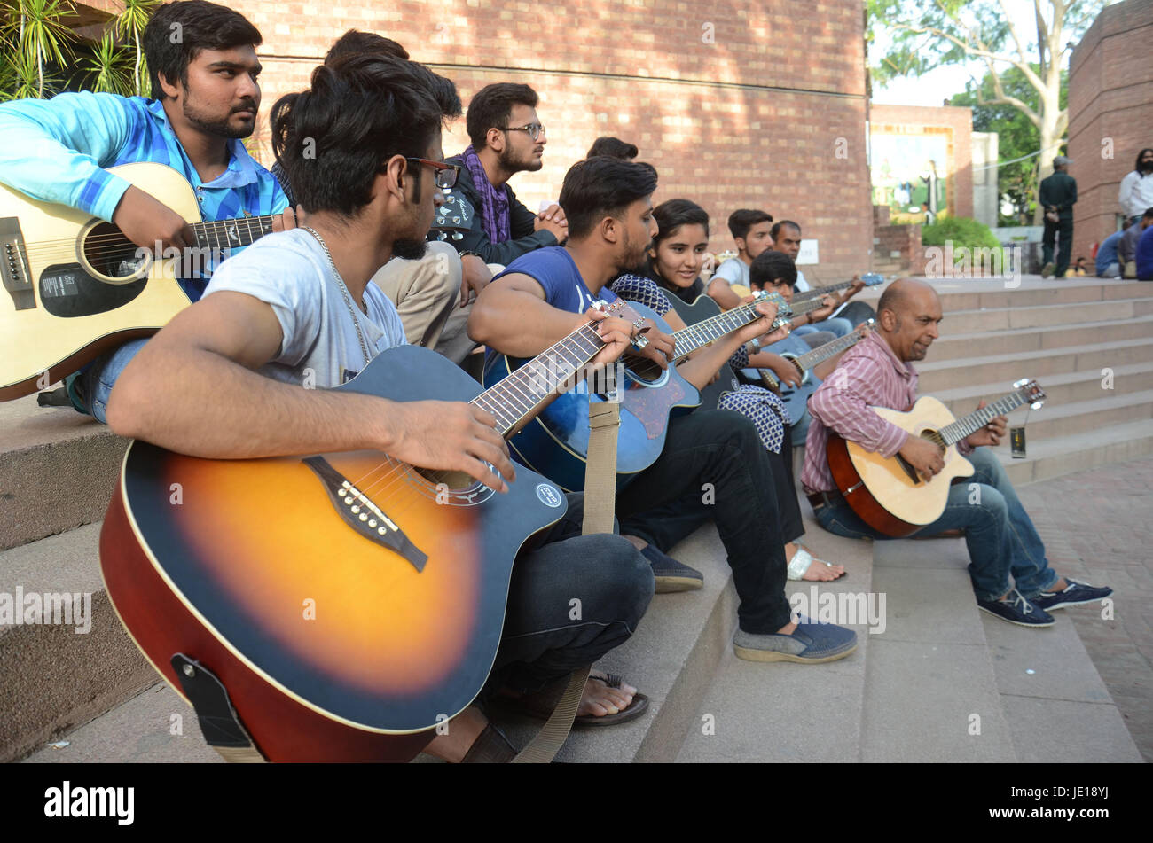 Lahore, Pakistan. 21st June, 2017. Pakistani guitar ambassador and