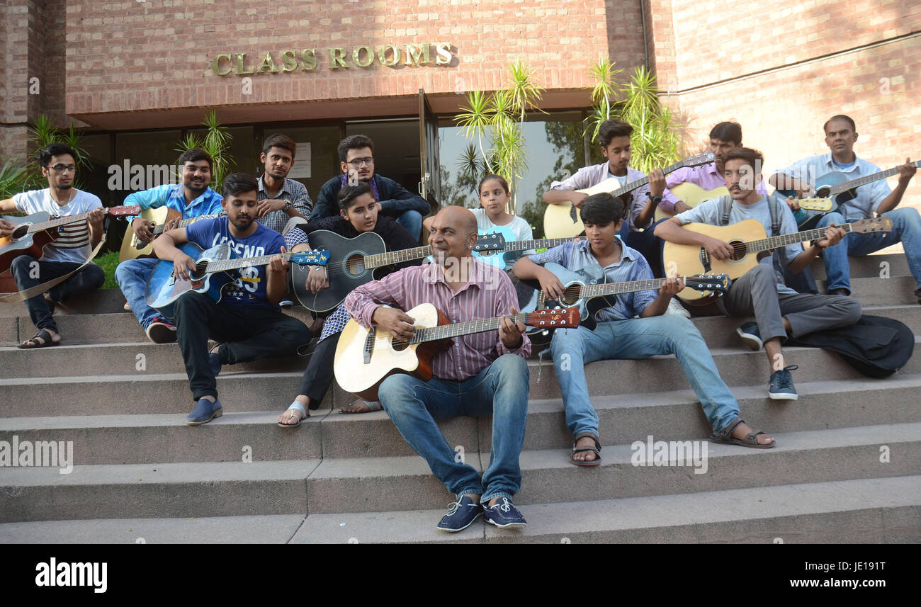 Lahore, Pakistan. 21st June, 2017. Pakistani guitar ambassador and
