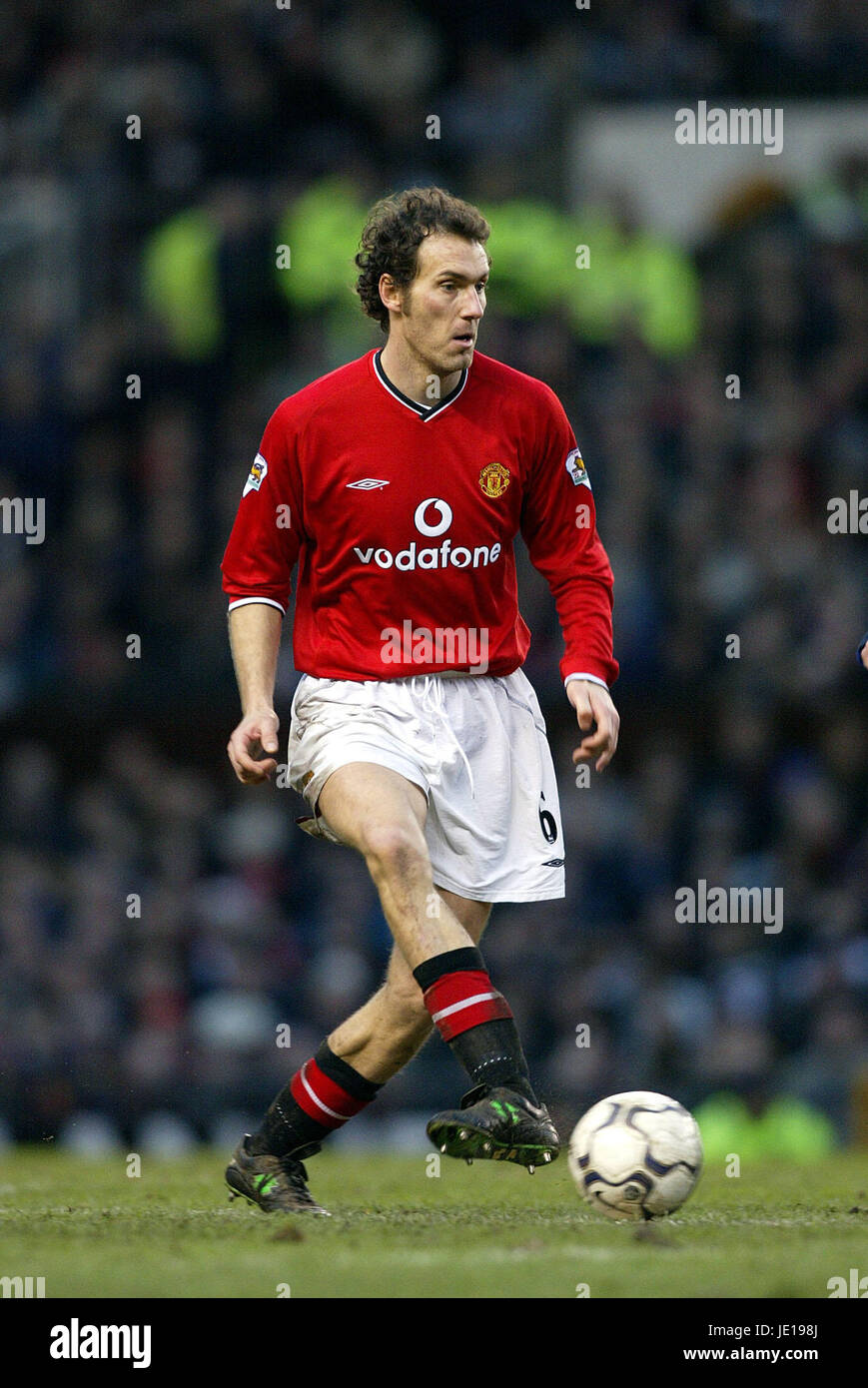LAURENT BLANC MANCHESTER UNITED FC MANCHESTER OLD TRAFFORD 02 February 2002  Stock Photo - Alamy