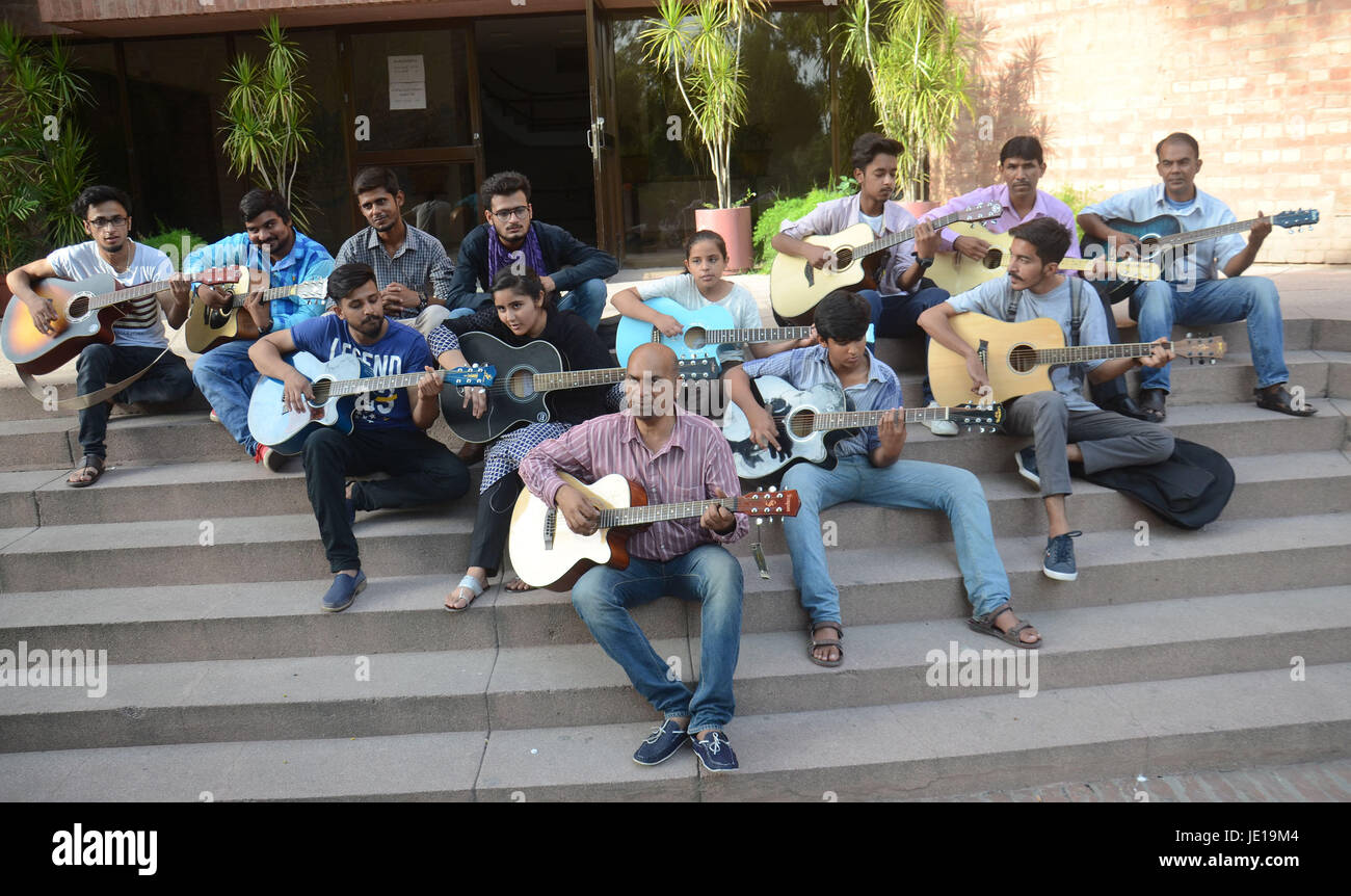 Lahore, Pakistan. 21st June, 2017. Pakistani guitar ambassador and