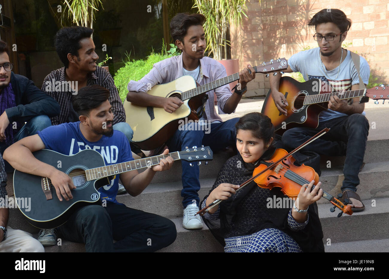 Lahore, Pakistan. 21st June, 2017. Pakistani guitar ambassador and