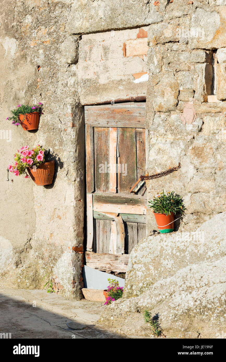 Image of a door hi-res stock photography and images - Alamy
