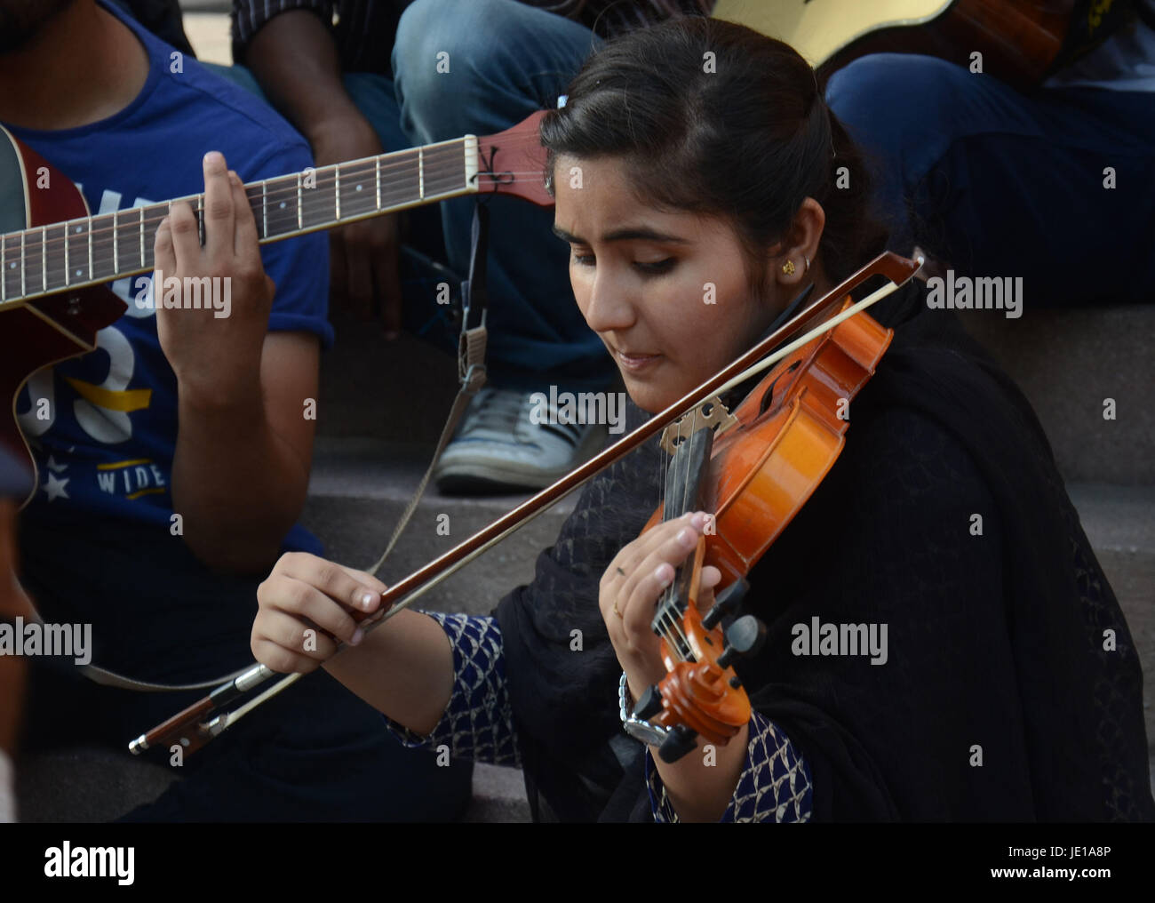 Lahore, Pakistan. 21st June, 2017. Pakistani guitar ambassador and