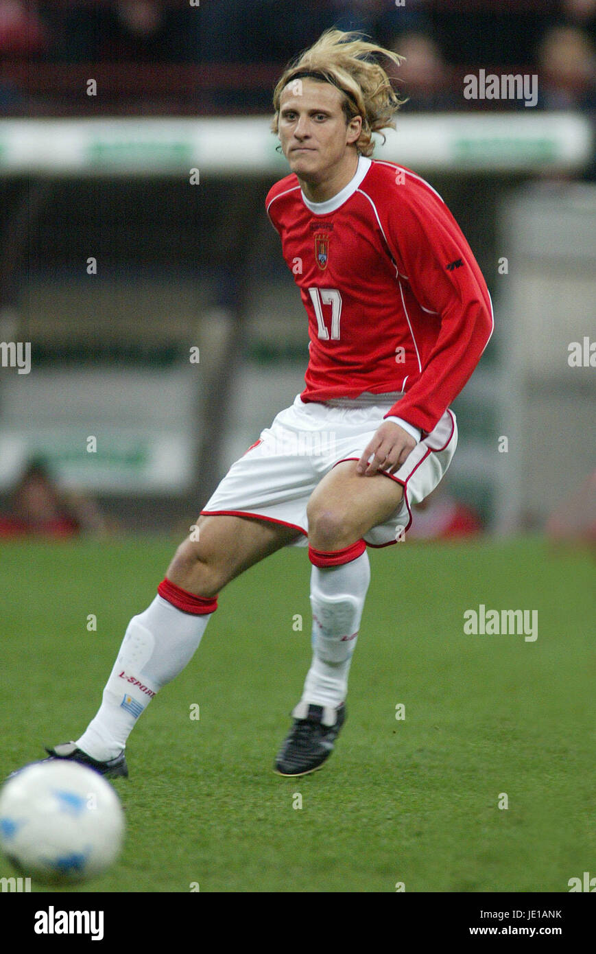 DIEGO FORLAN URUGUAY MILAN MILAN ITALY 17 April 2002 Stock Photo