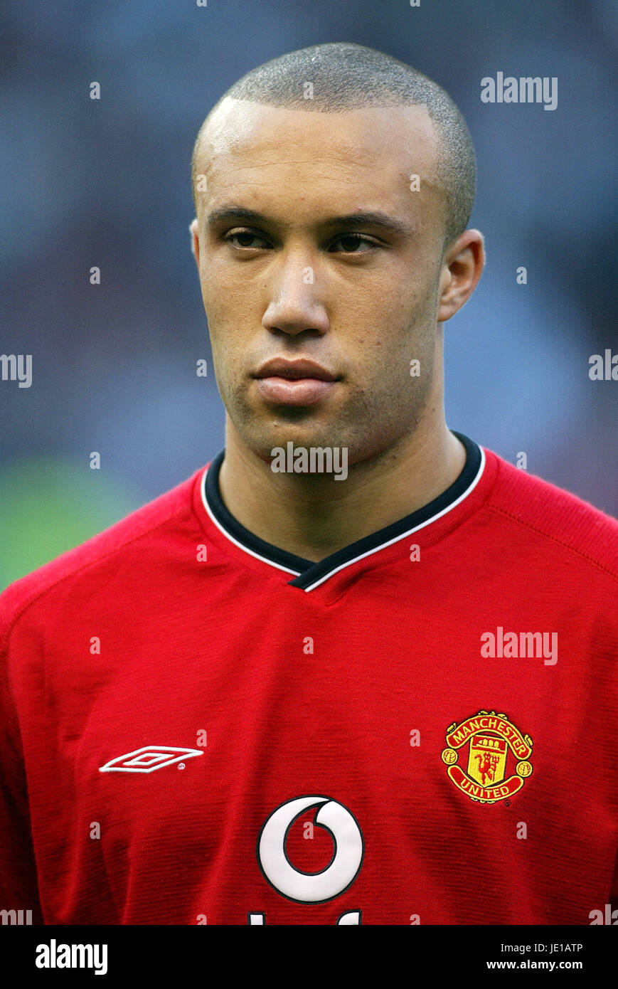 MIKAEL SILVESTRE MANCHESTER UNITED FC OLD TRAFFORD MANCHESTER 24 April 2002 Stock Photo