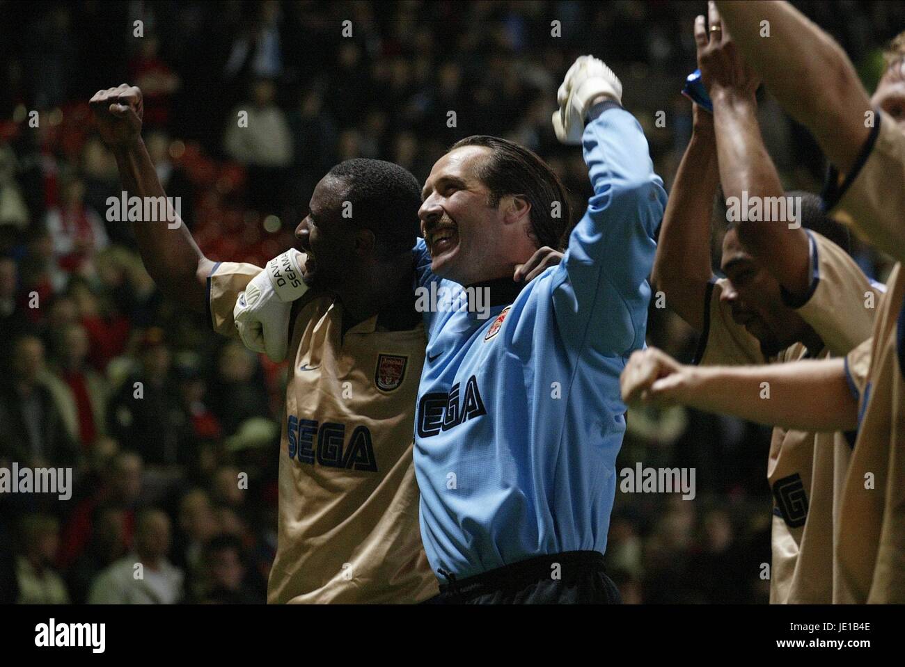 DAVID SEAMAN PATRICK VIEIRA ARSENAL OLD TRAFFORD MANCHESTER 08 May 