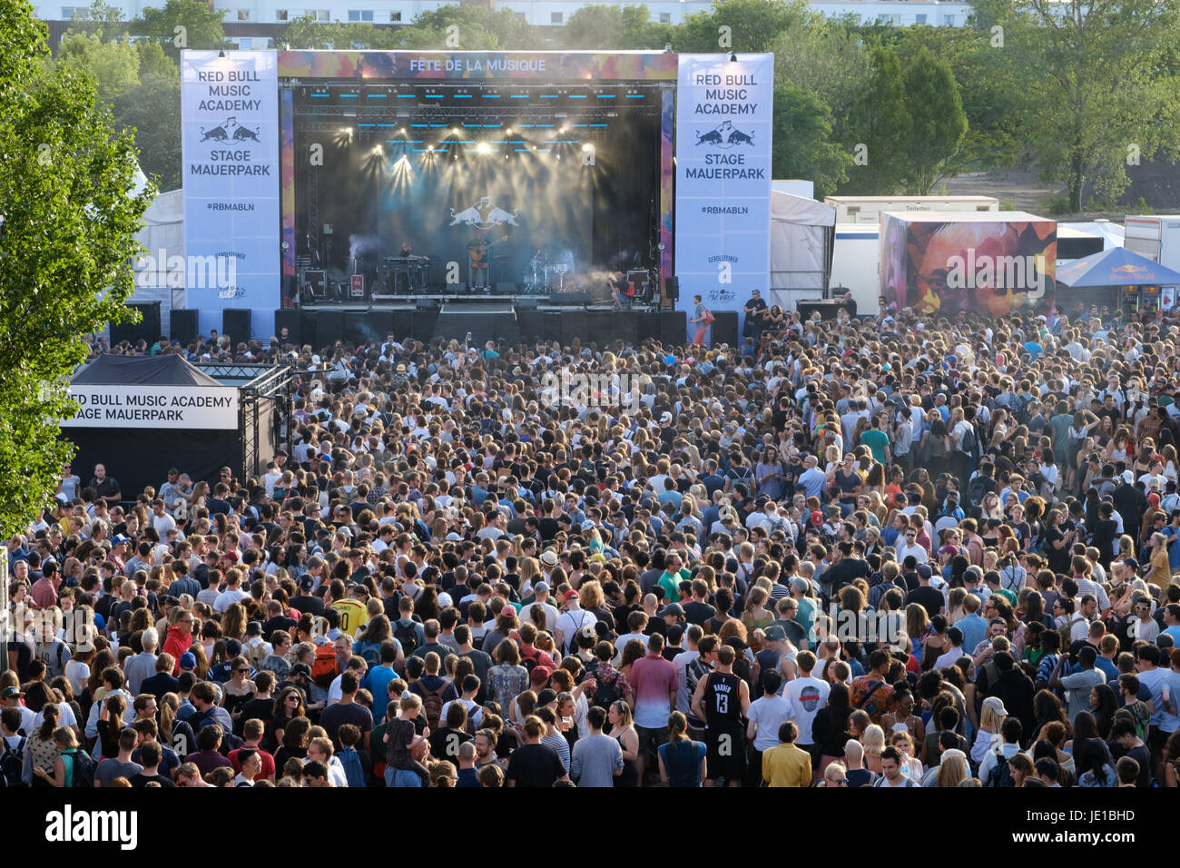 Outdoor concert aerial hi-res stock photography and images - Alamy