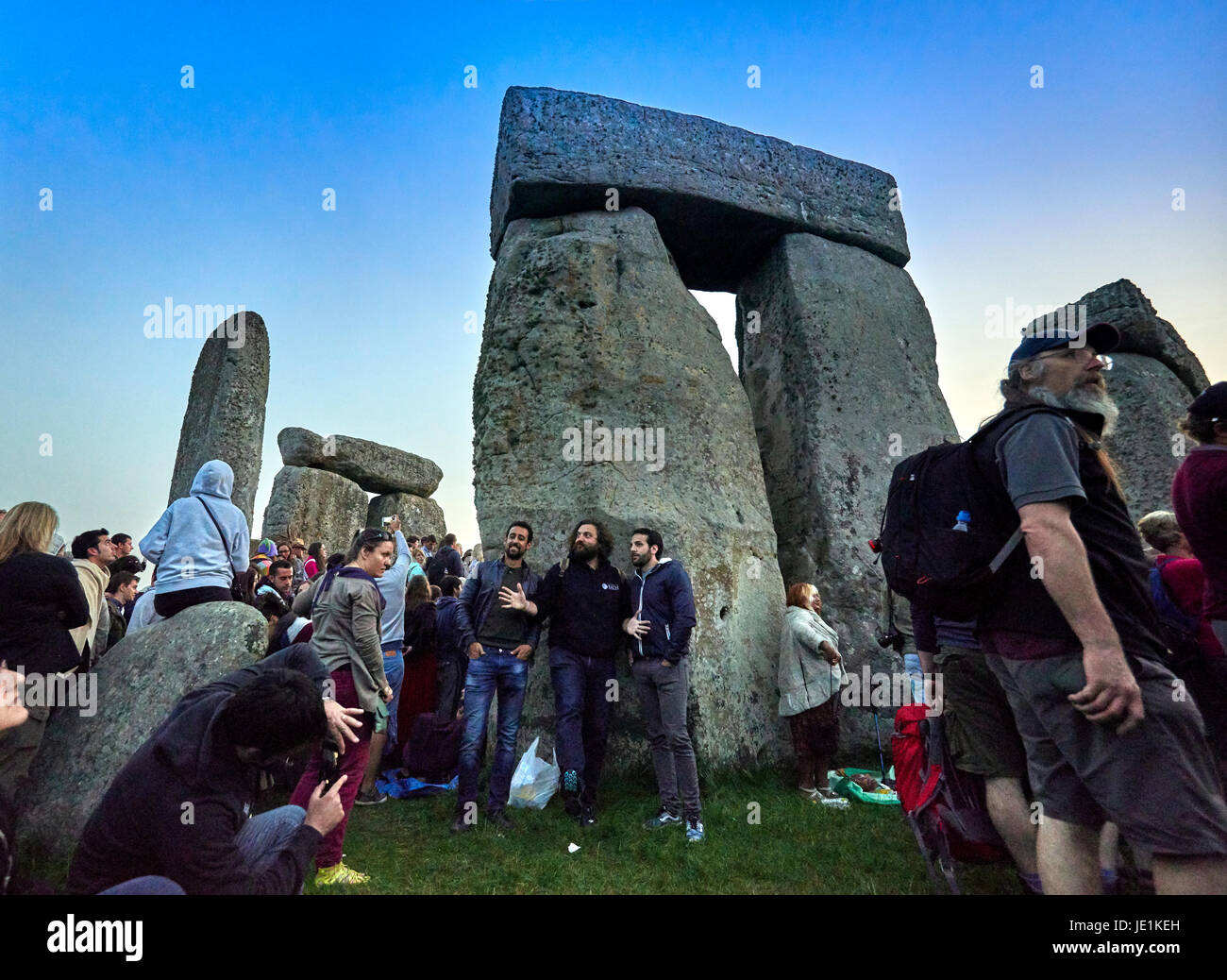 Stonehenge Summer Solstice Tour Sunrise 21st June 2025 Stock Photo Alamy