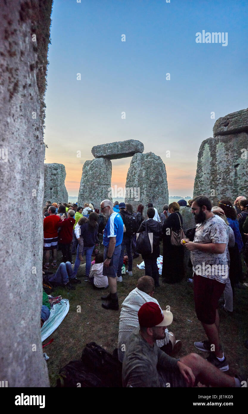 Stonehenge Summer Solstice Tour Sunrise 21st June 2032 Stock Photo Alamy