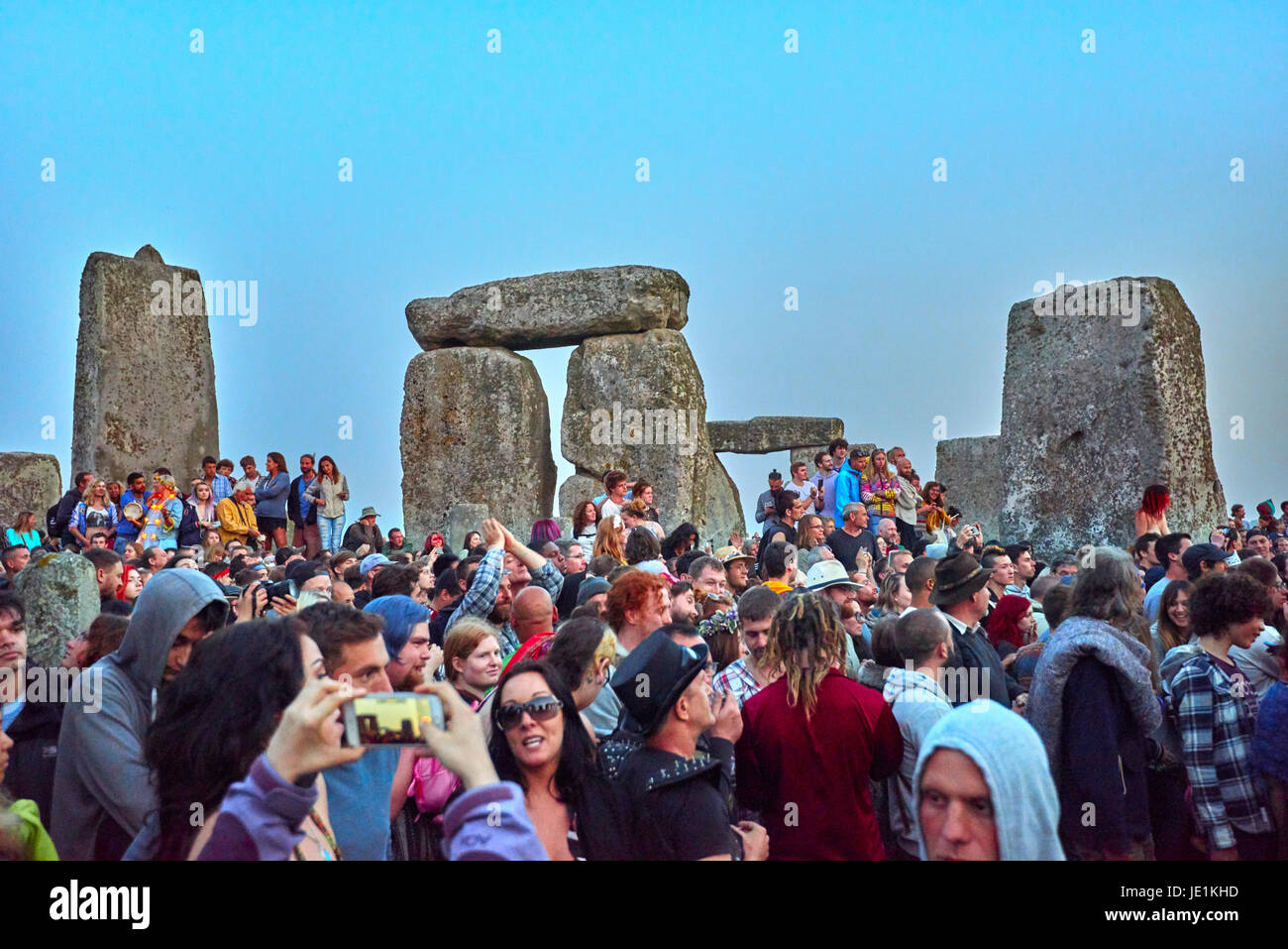 Stonehenge Summer Solstice Tour Sunrise 21st June 2041 Stock Photo Alamy