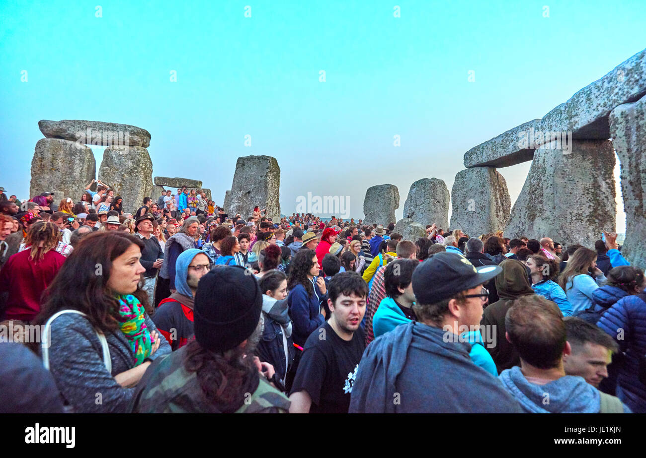 Stonehenge Summer Solstice Tour Sunrise 21st June 2045 Stock Photo Alamy