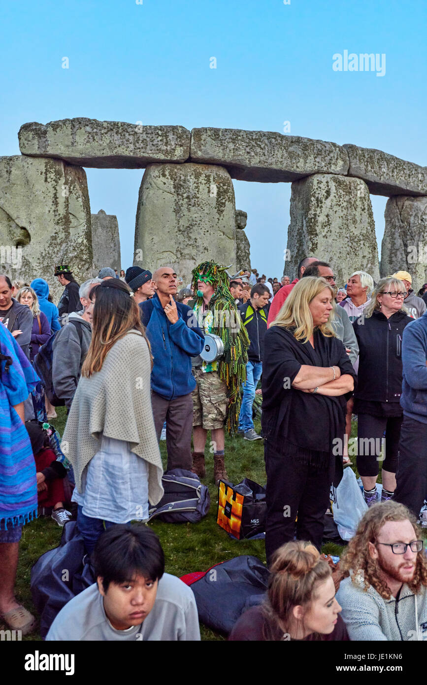 Stonehenge Summer Solstice Tour Sunrise 21st June 2056 Stock Photo Alamy