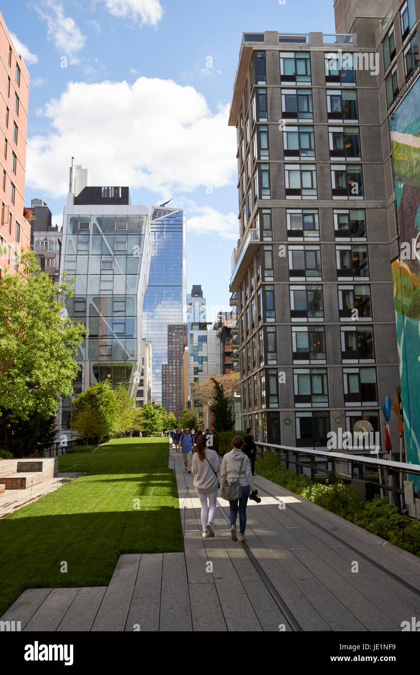 walking the high line park through New York City USA Stock Photo - Alamy