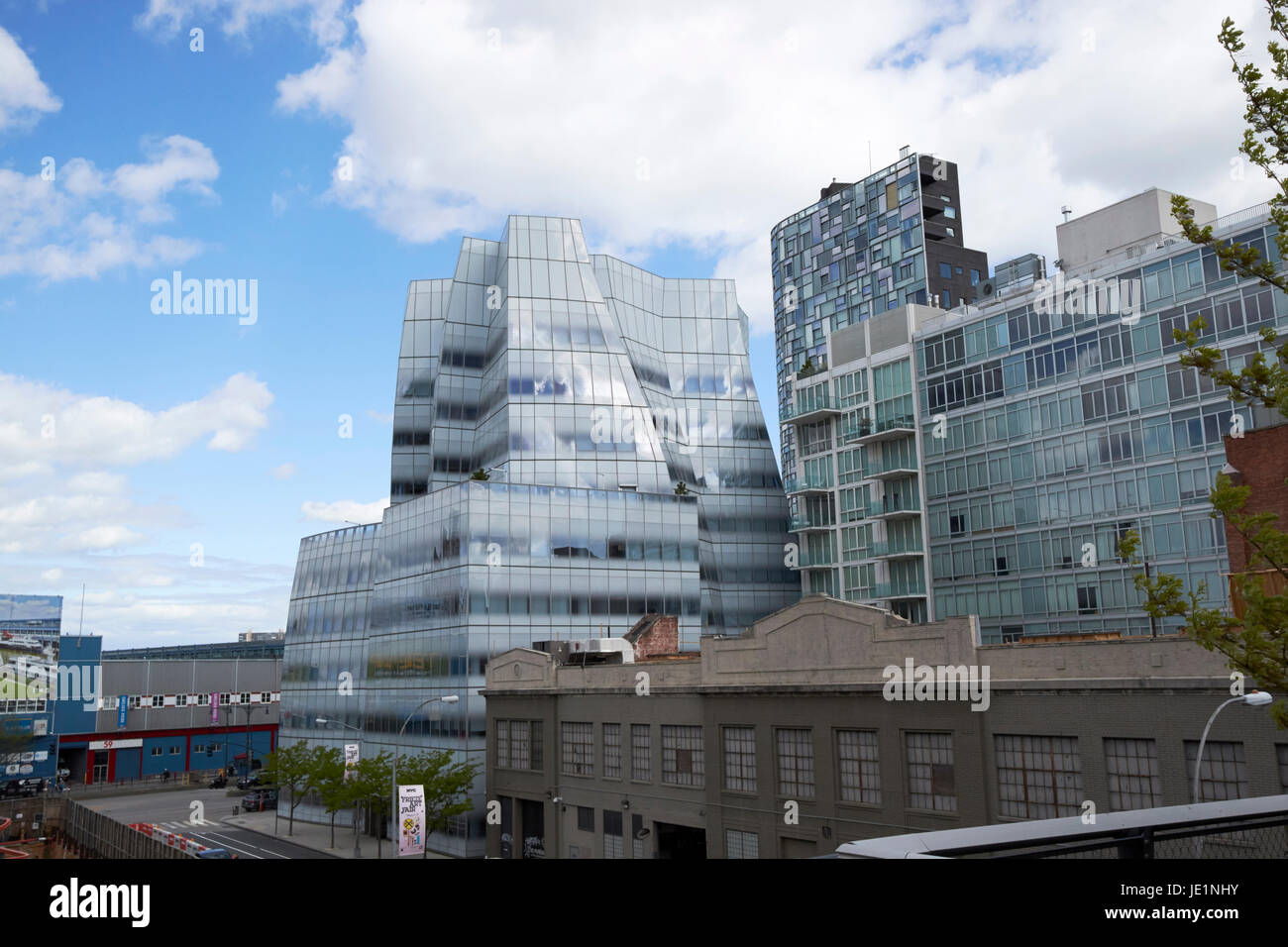 Frank gehry building chelsea nyc hi-res stock photography and images ...