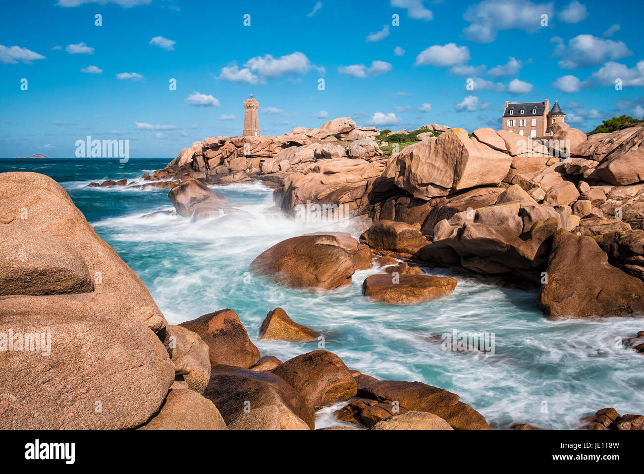 Atlantikküste in der Bretagne bei Ploumanac’h. Stock Photo