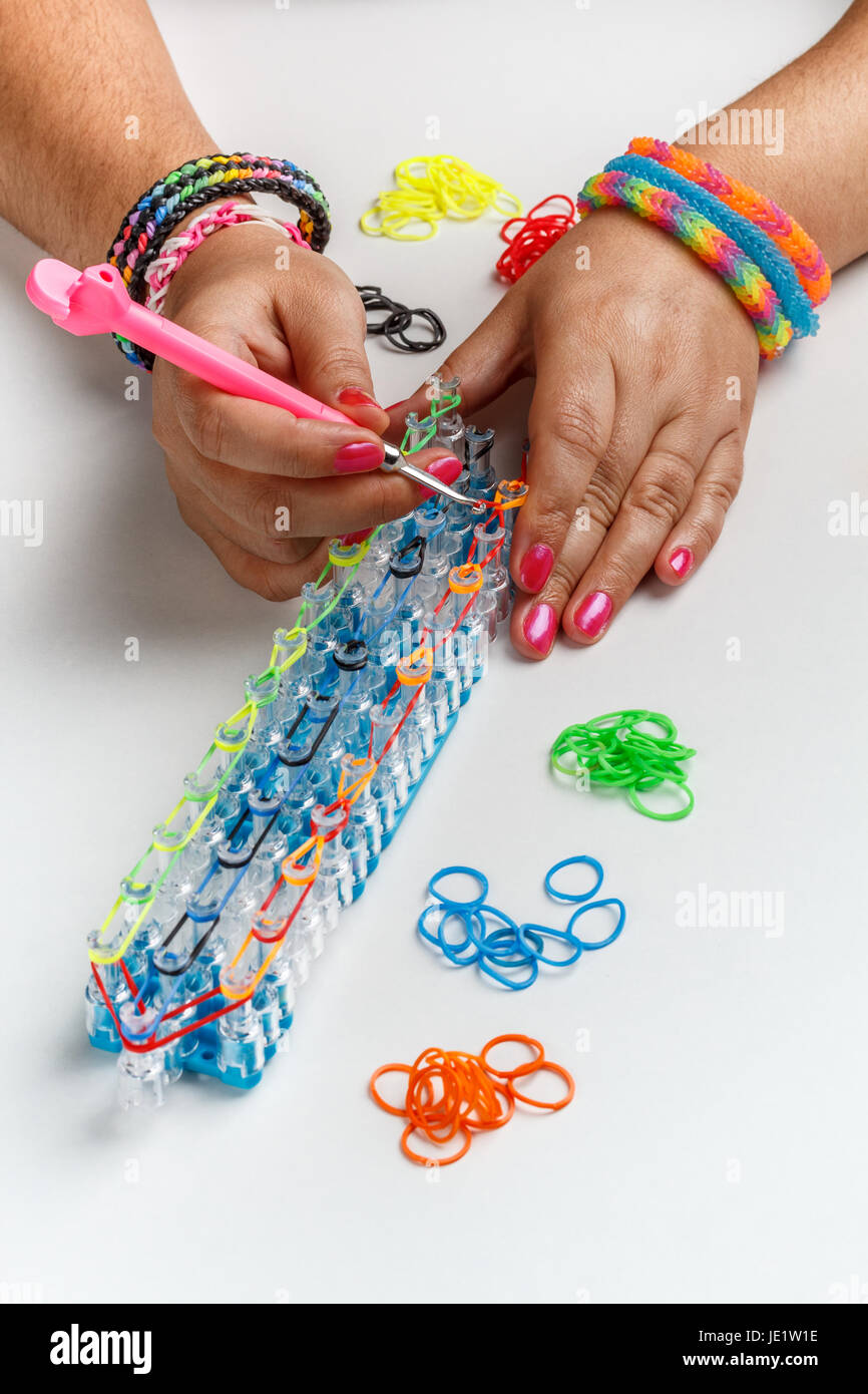 Simple DIY Rubber Band Bracelets to Make Yourself (No Loom Required)