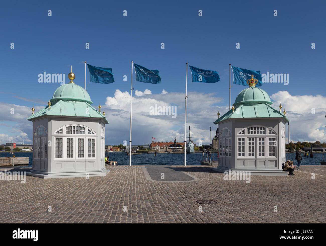 Zwei Pavillons vor dem Hafen von Kopenhagen Stock Photo