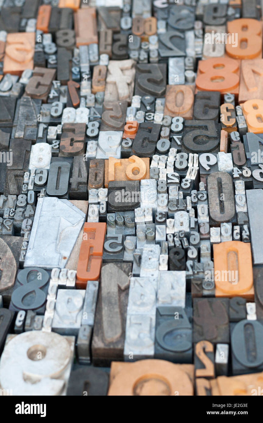 Abstrakter Hintergrund aus Buchstaben und Zahlen Stock Photo - Alamy