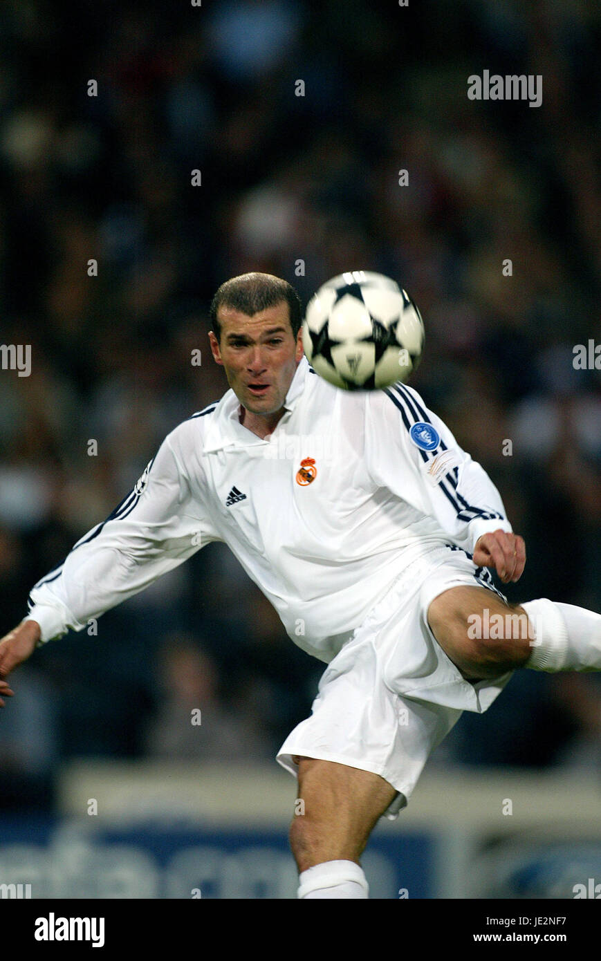 ZINEDINE ZIDANE REAL MADRID CF HAMPDEN PARK GLASGOW 15 May 2002