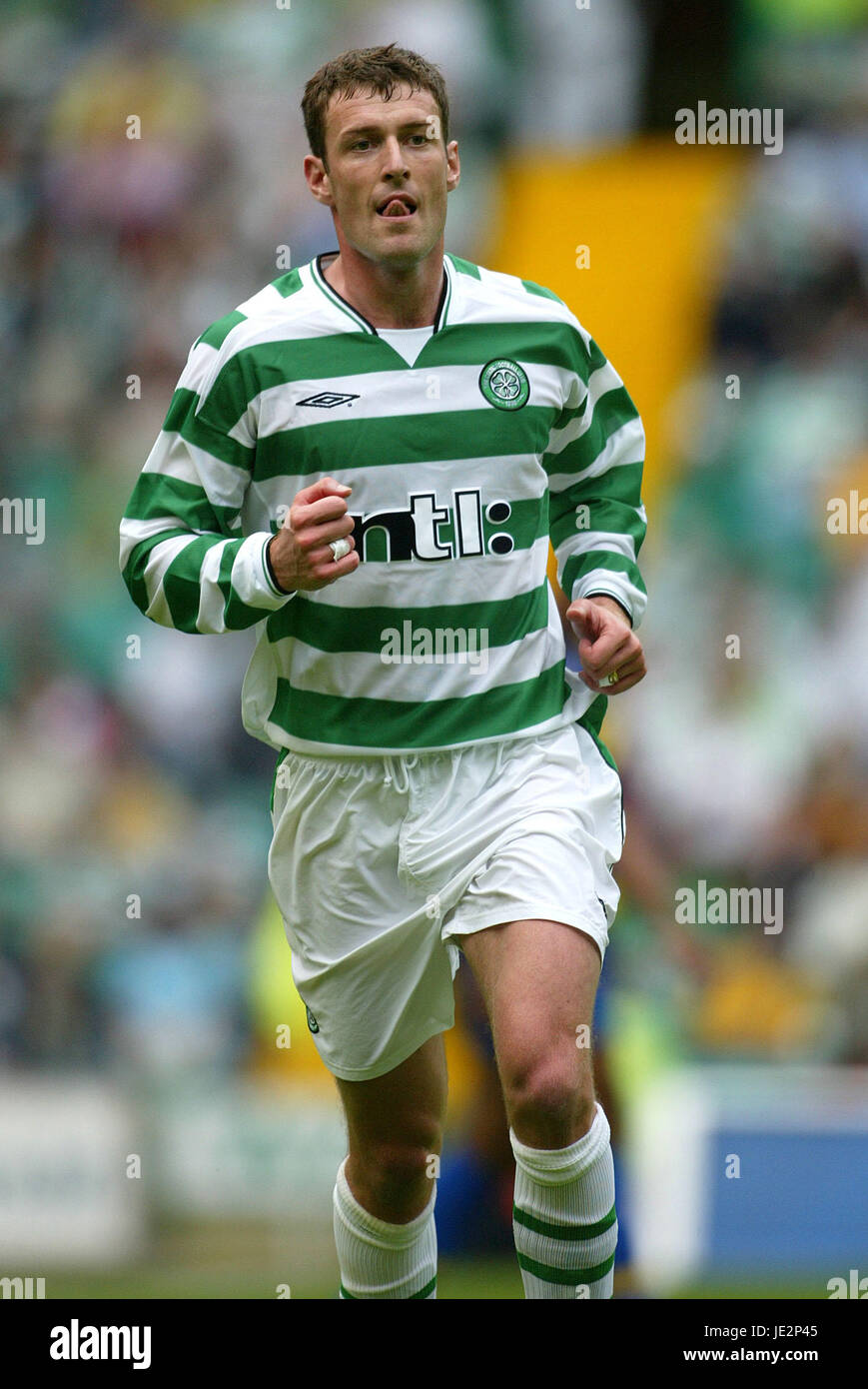 CHRIS SUTTON GLASGOW CELTIC FC 27 July 2002 Stock Photo - Alamy