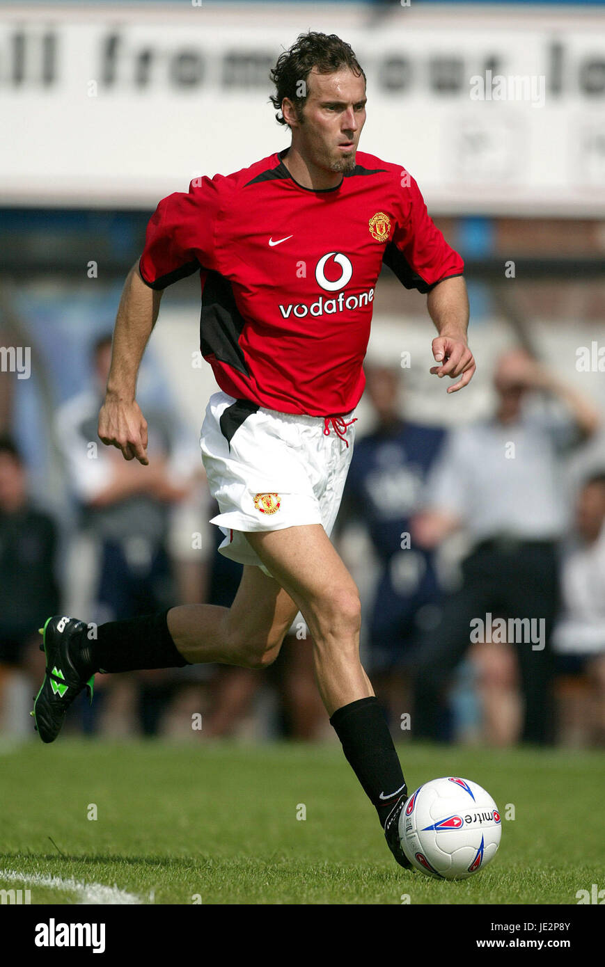 LAURENT BLANC MANCHESTER UNITED FC SALTERGATE CHESTERFIELD ENGLAND 26 July 2002 Stock Photo