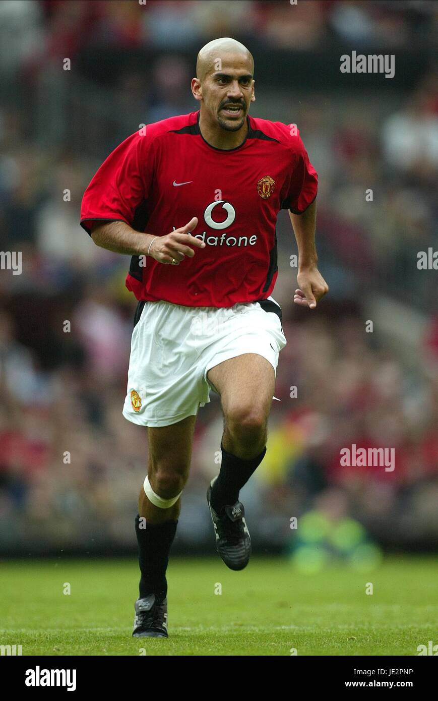 JUAN VERON MANCHESTER UNITED FC OLD TRAFFORD MANCHESTER ENGLAND 10 August 2002 Stock Photo