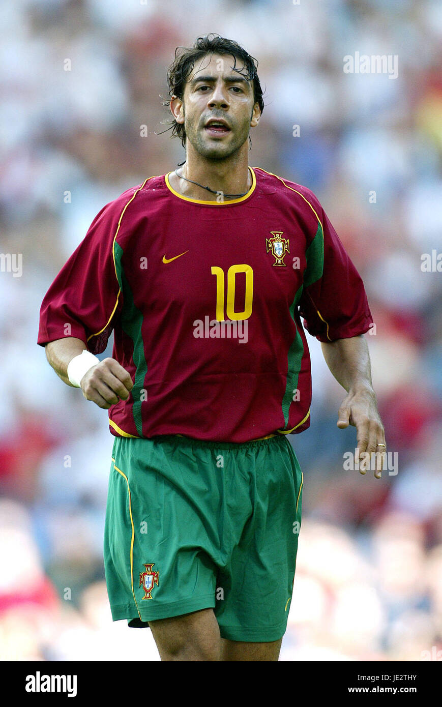 RUI COSTA PORTUGAL & AC MILAN VILLA PARK BIRMINGHAM ENGLAND 07 September  2002 Stock Photo - Alamy