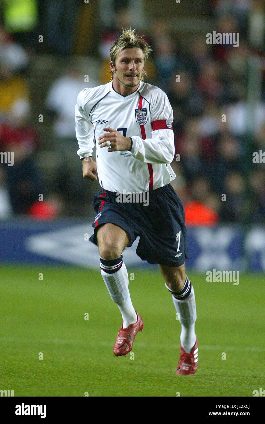 DAVID BECKHAM ENGLAND & MANCHESTER UNITED FC 16 October 2002 Stock Photo -  Alamy
