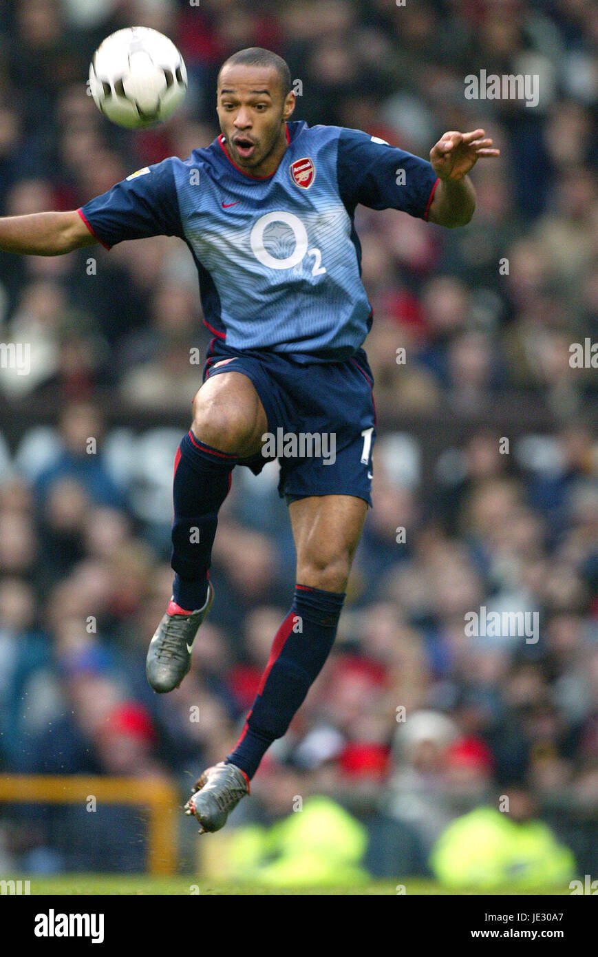 THIERRY HENRY ARSENAL FC OLD TRAFFORD MANCESTER 06 December 2002 Stock Photo