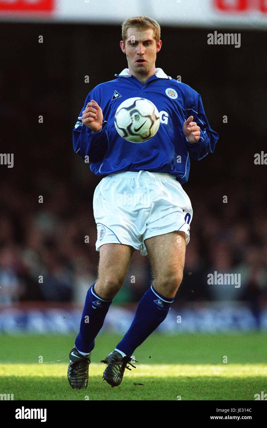 JAMES SCOWCROFT LEICESTER CITY FC LEICESTER FIBERT STREET LEICESTER 21 January 2002 Stock Photo