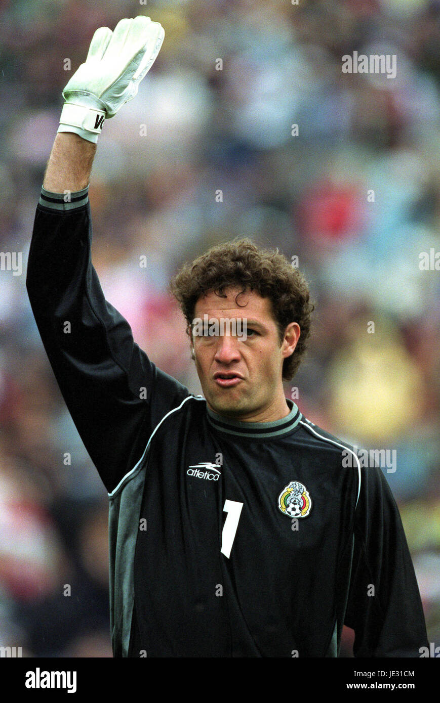 ADRIAN MARTINEZ MEXICO ROSE BOWL LOS ANGELES USA 27 January 2002 Stock