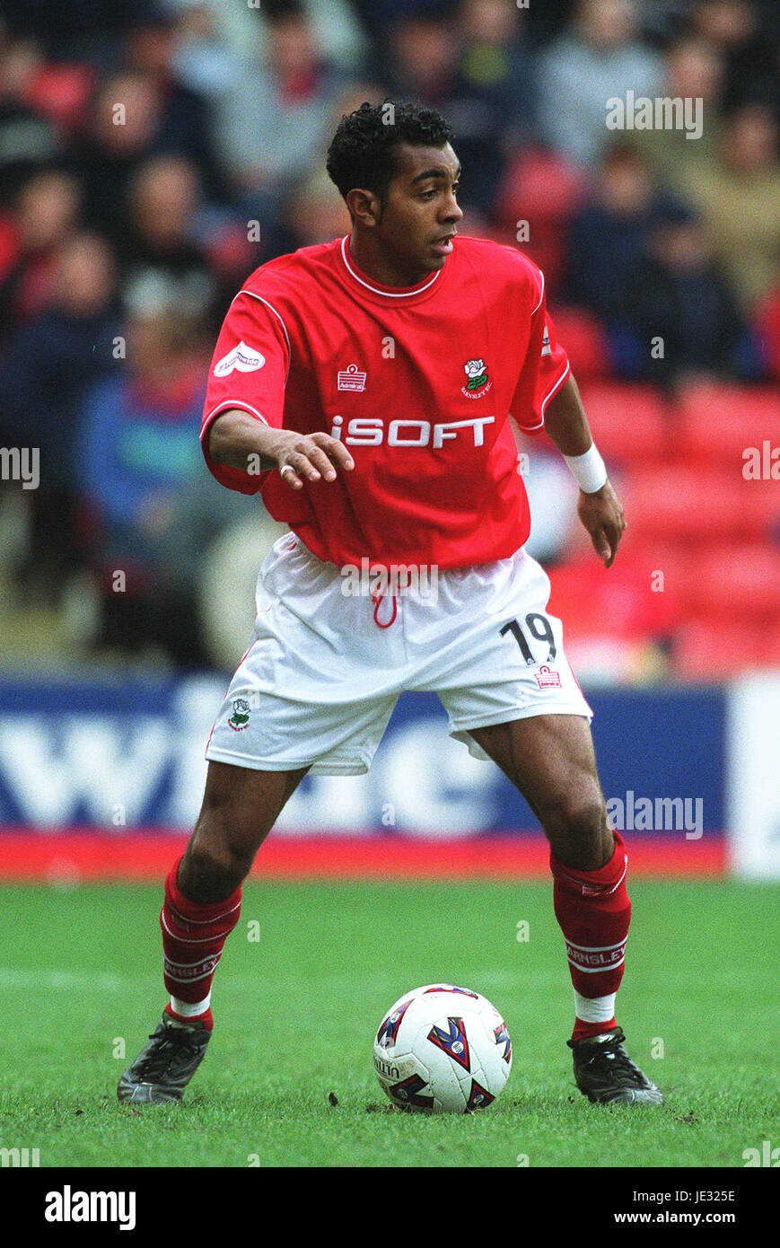 KEVIN BETSY BARNSLEY FC BARNSLEY OAKWELL STADIUM BARNSLEY 02 March 2002