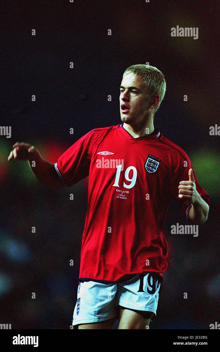 JOE COLE ENGLAND & WEST HAM UNITED FC ELLAND ROAD LEEDS ENGLAND 26