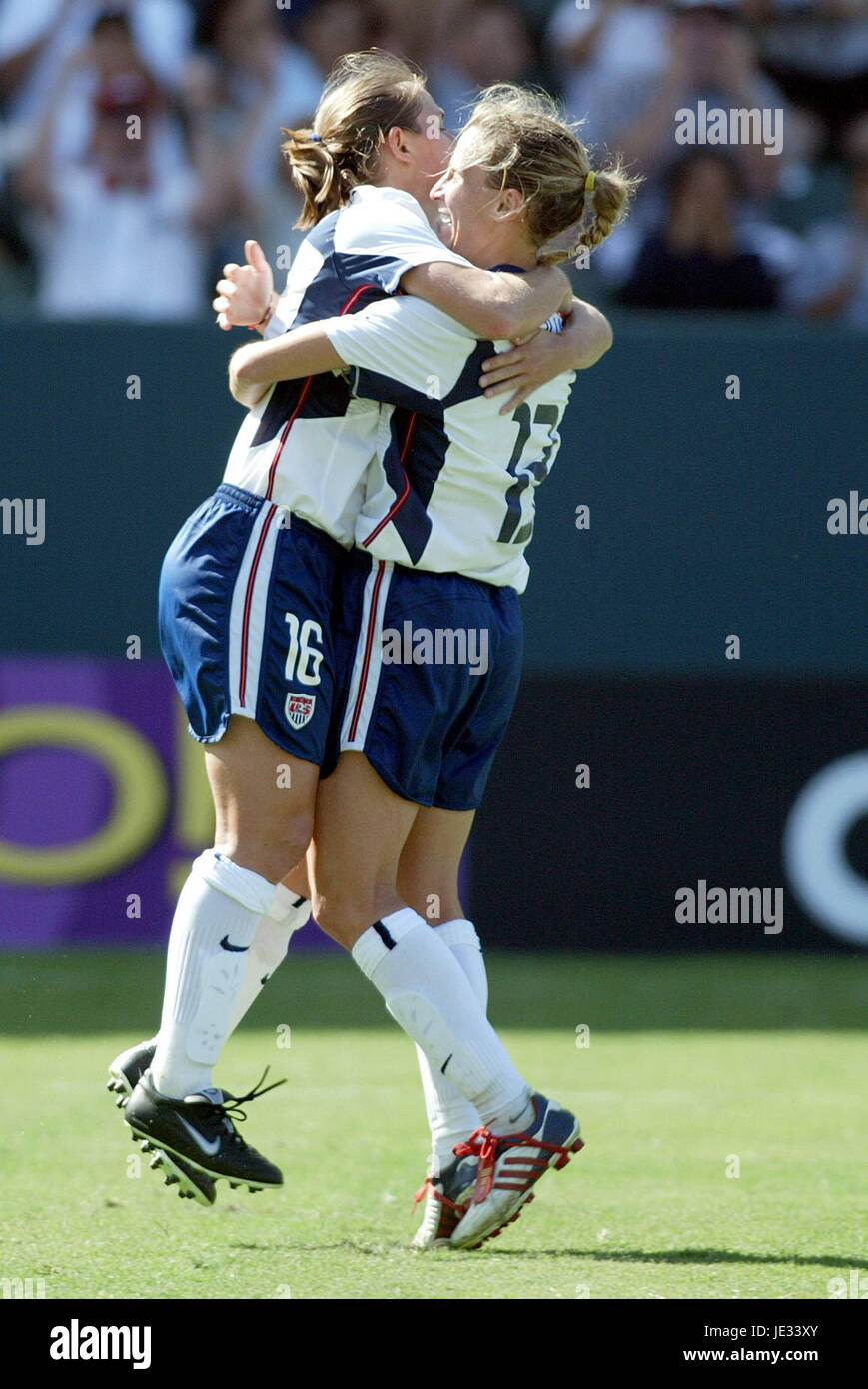 DIANA MATHESON & ABBY WAMBACH USA V CANADA CARSON LOS ANGELES USA 11 October 2003 Stock Photo