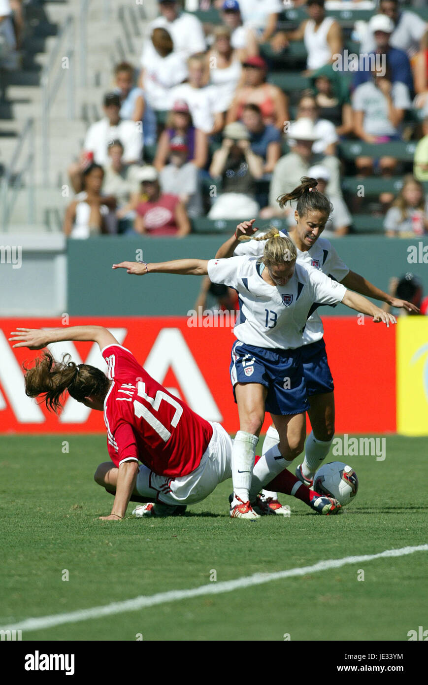 K LANG K LILLY & KATE SOBRERO USA V CANADA CARSON LOS ANGELES USA 11 October 2003 Stock Photo
