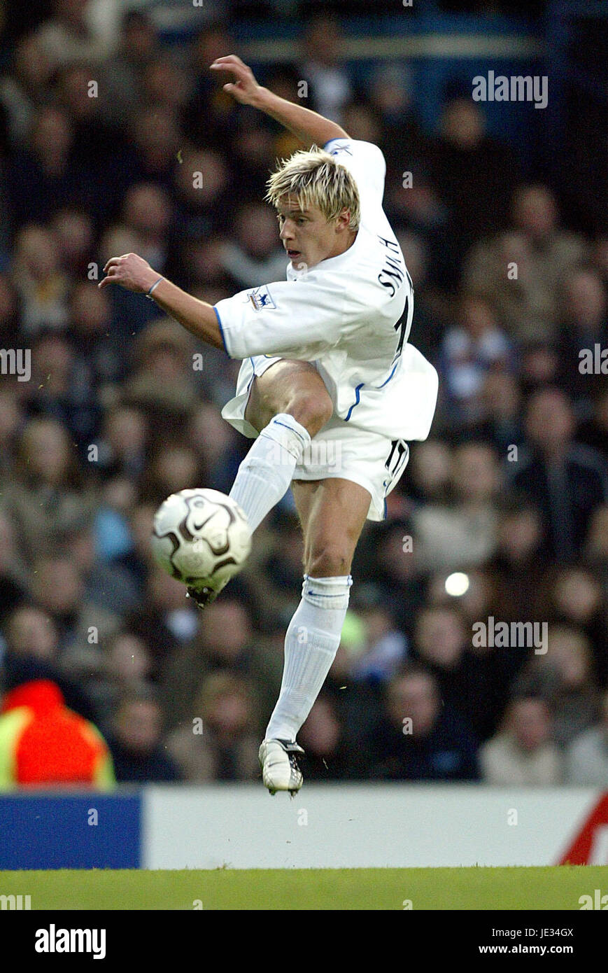 ALAN SMITH LEEDS UNITED FC 06 December 2003 Stock Photo - Alamy