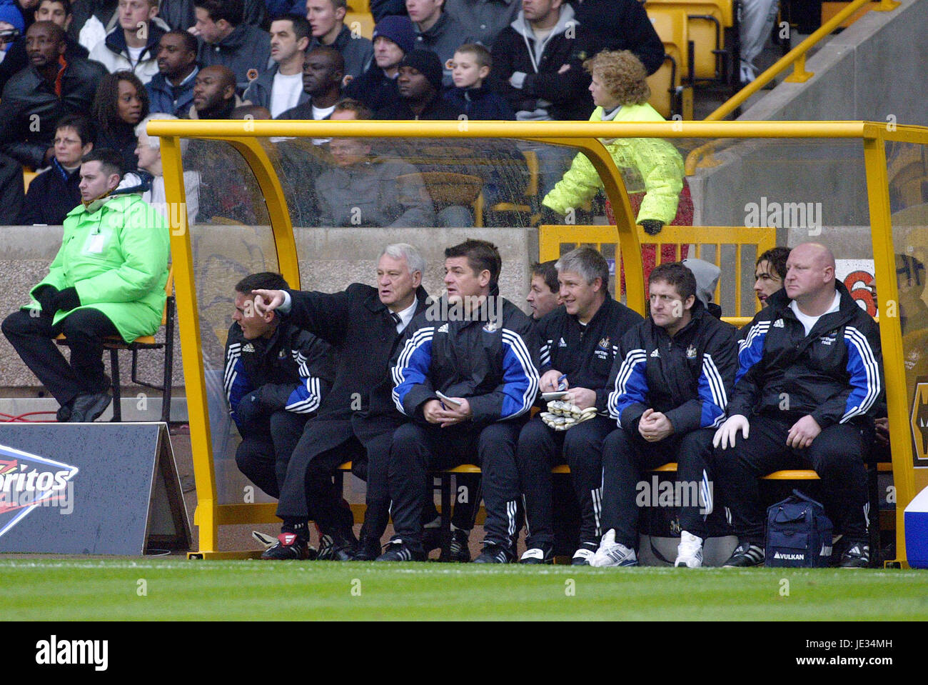 Wolverhampton Bench BOOBY ROBSON & BENCH NEWCASTLE UNITED FC MOLINEUX STADIUM WOLVERHAMPTON ...